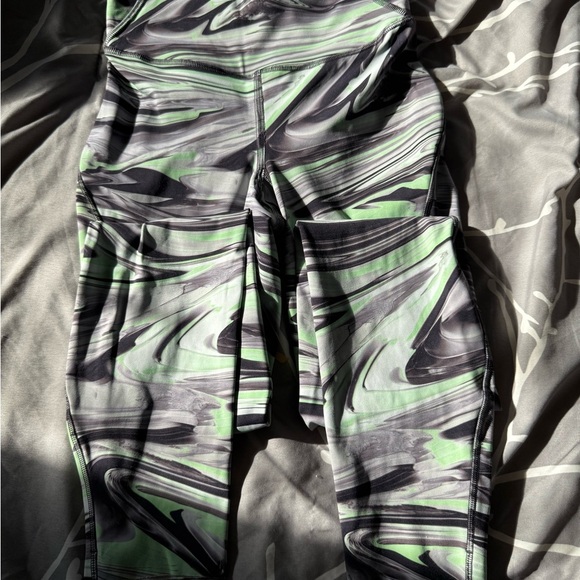 Lululemon Base Pace Hight Rise Running tight - Picture 8 of 9